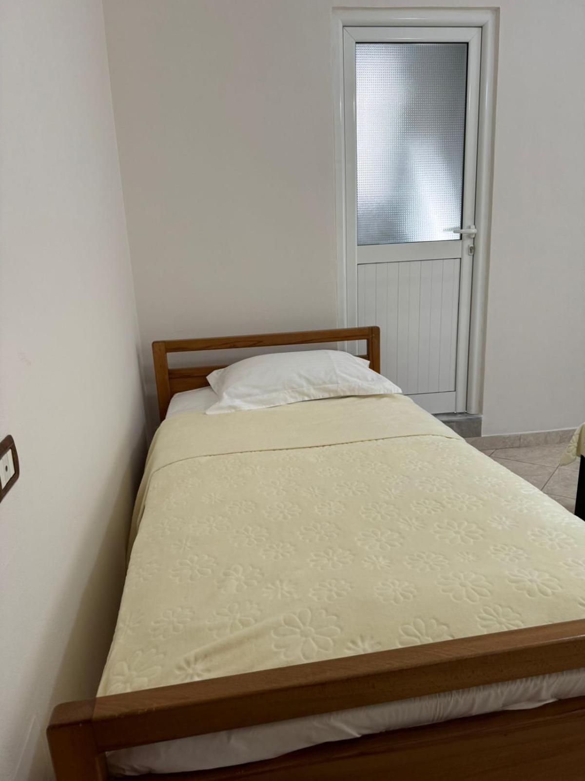 Isaraj Guest House Гирокастра Экстерьер фото