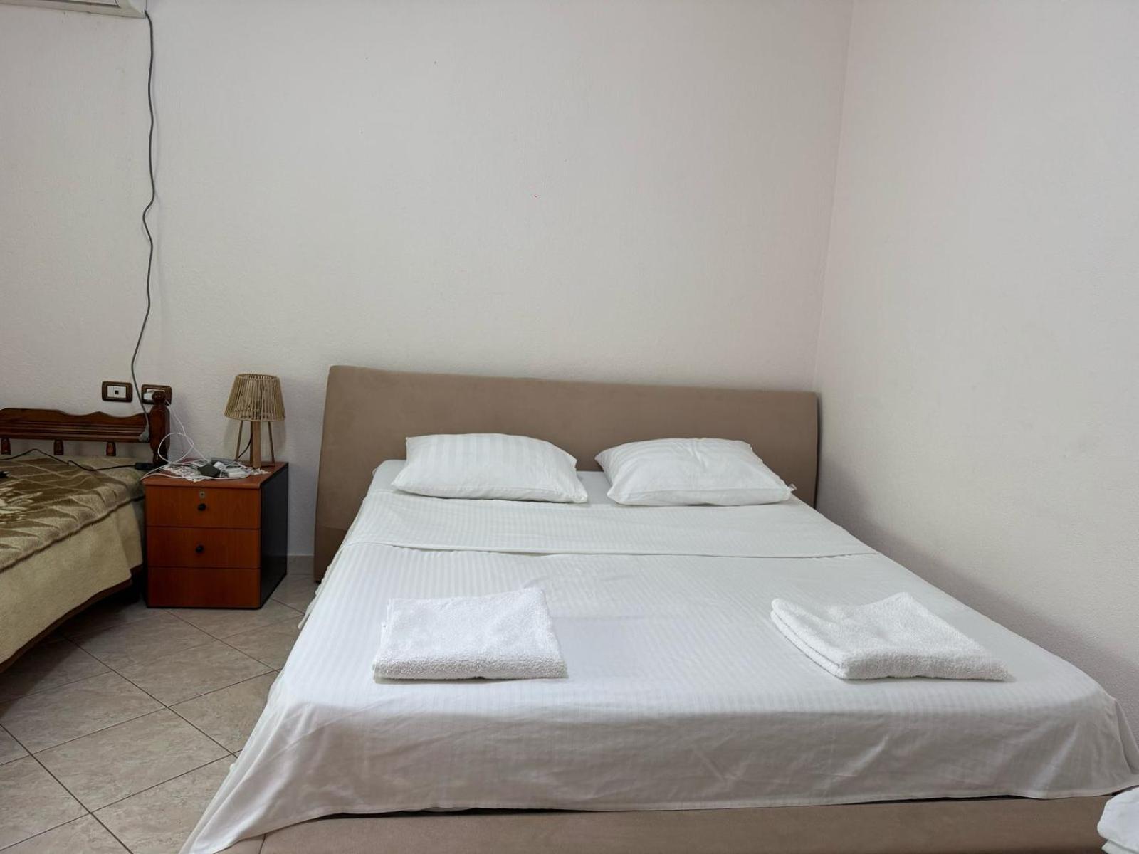 Isaraj Guest House Гирокастра Номер фото